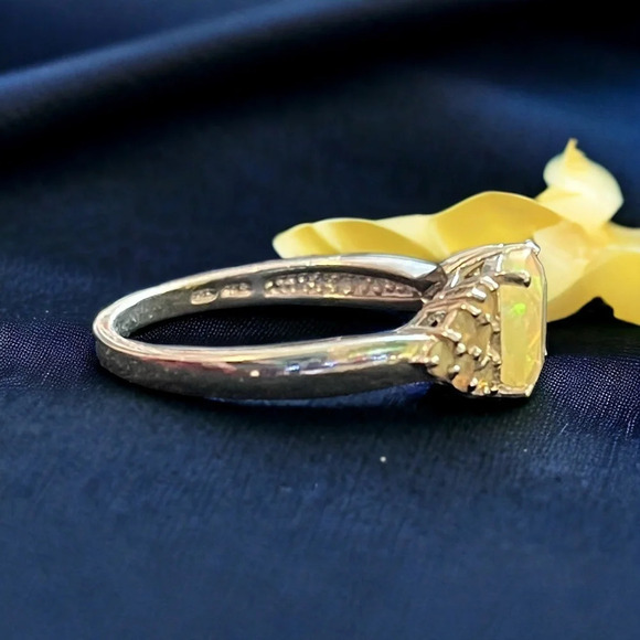 Translucent Pale Yellow Australian Fire Opal Sterling Silver Ring (8.75) - Picture 14 of 14